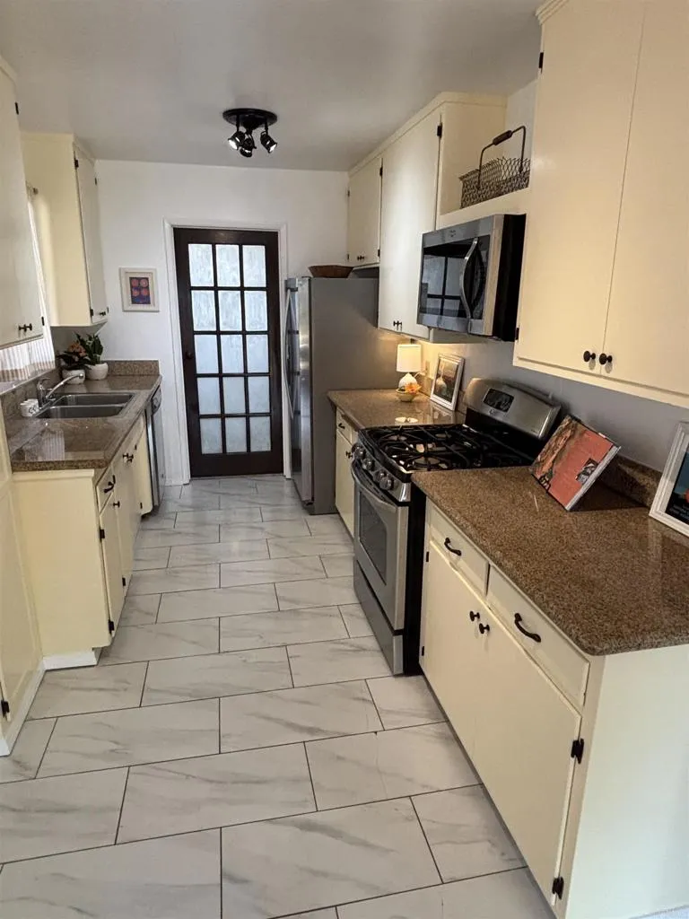 https://cdn.realtyfeed.com/cdn/127/307060601/bd306f51c9ecb309f9e6f2e868ecadf9.webp