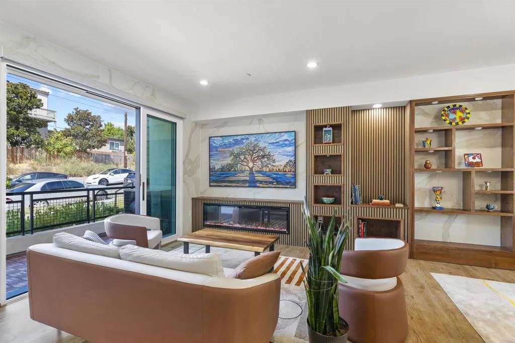 https://cdn.realtyfeed.com/cdn/127/307060602/9b88a2cf0261317d94243cf39c15eeef.webp