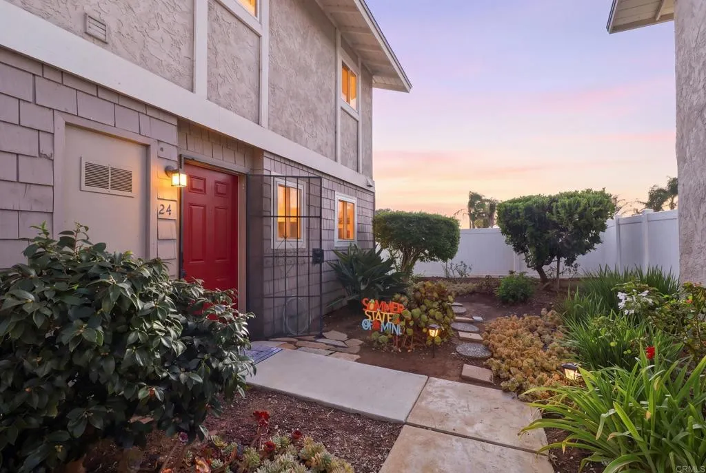 2112 E Vista Way Unit 24, Vista, CA 92084 - Main photo, Vista, CA