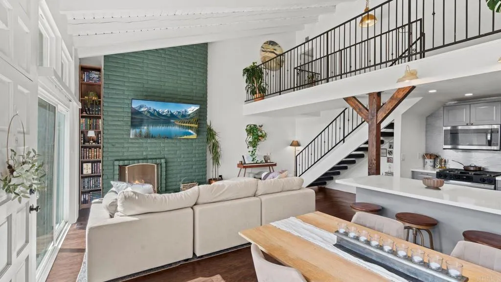 https://cdn.realtyfeed.com/cdn/127/307060766/2070a5e2c9b7e5e6f8feb8636aaf7b5f.webp