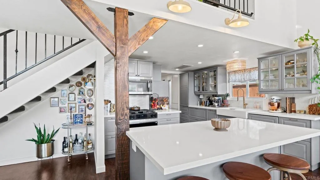 https://cdn.realtyfeed.com/cdn/127/307060766/cfe3c48f70904e96d9bc080d83ebdda2.webp