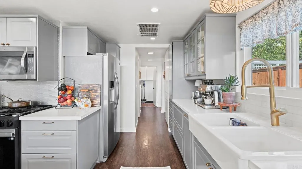 https://cdn.realtyfeed.com/cdn/127/307060766/ee90d196885c5e61f077a7964eb3840b.webp