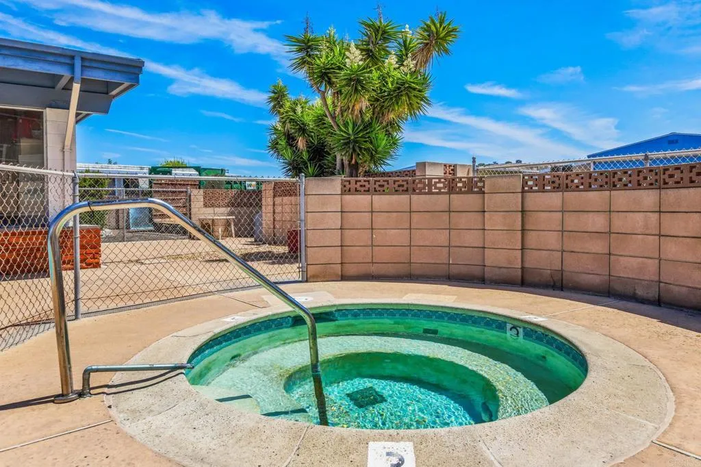 https://cdn.realtyfeed.com/cdn/127/307060883/5abd9b96ecdea0ae30bbaf337f62d1aa.webp