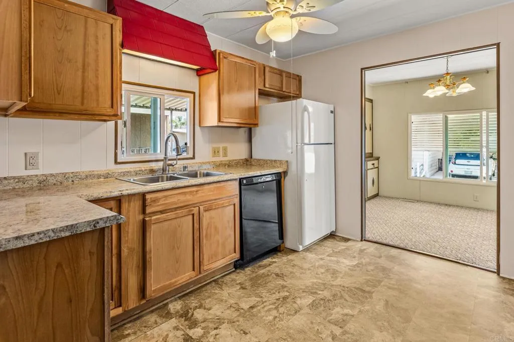 https://cdn.realtyfeed.com/cdn/127/307060883/68c43e4e7f23d84c8e3194c7c4f9165a.webp
