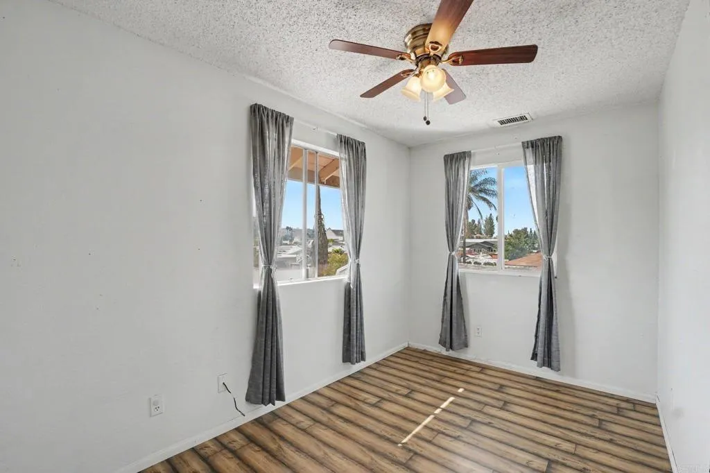 https://cdn.realtyfeed.com/cdn/127/307060909/77fe6996af7c2ce7e5b8a1a920a27d82.webp