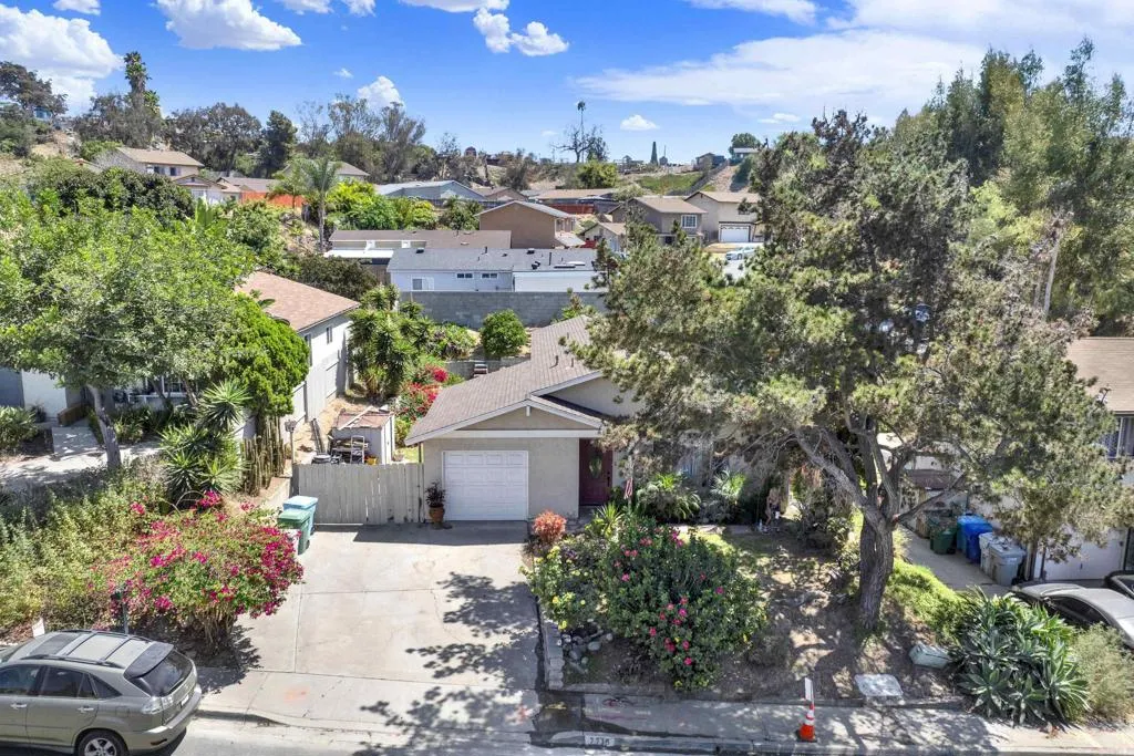 https://cdn.realtyfeed.com/cdn/127/307060991/a8bdb617f60baf37d4e690bc8aa12142.webp