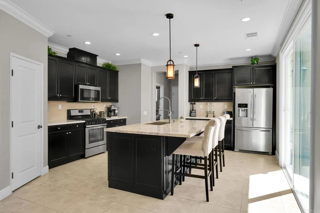 https://cdn.realtyfeed.com/cdn/127/307061059/a19a6ffc8e44677aecd3d63b18f257aa.webp