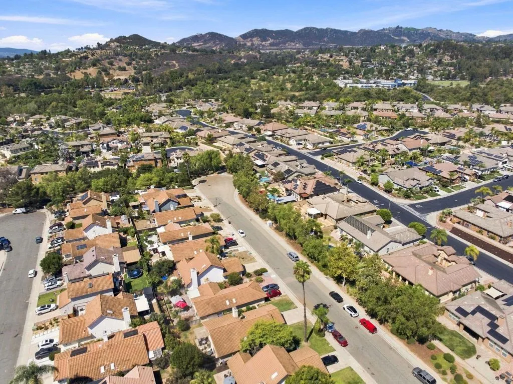 https://cdn.realtyfeed.com/cdn/127/307061070/3042df733858f1bbc241bb6e854380a1.webp