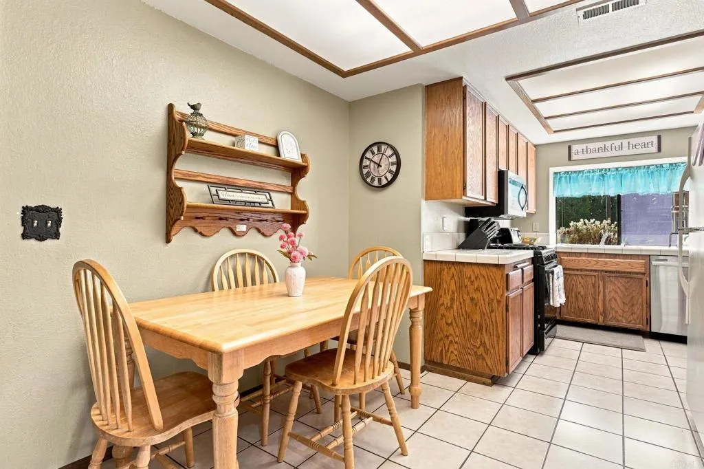 https://cdn.realtyfeed.com/cdn/127/307061070/4acf1562dc41fef901771cd85a4b9b0e.webp