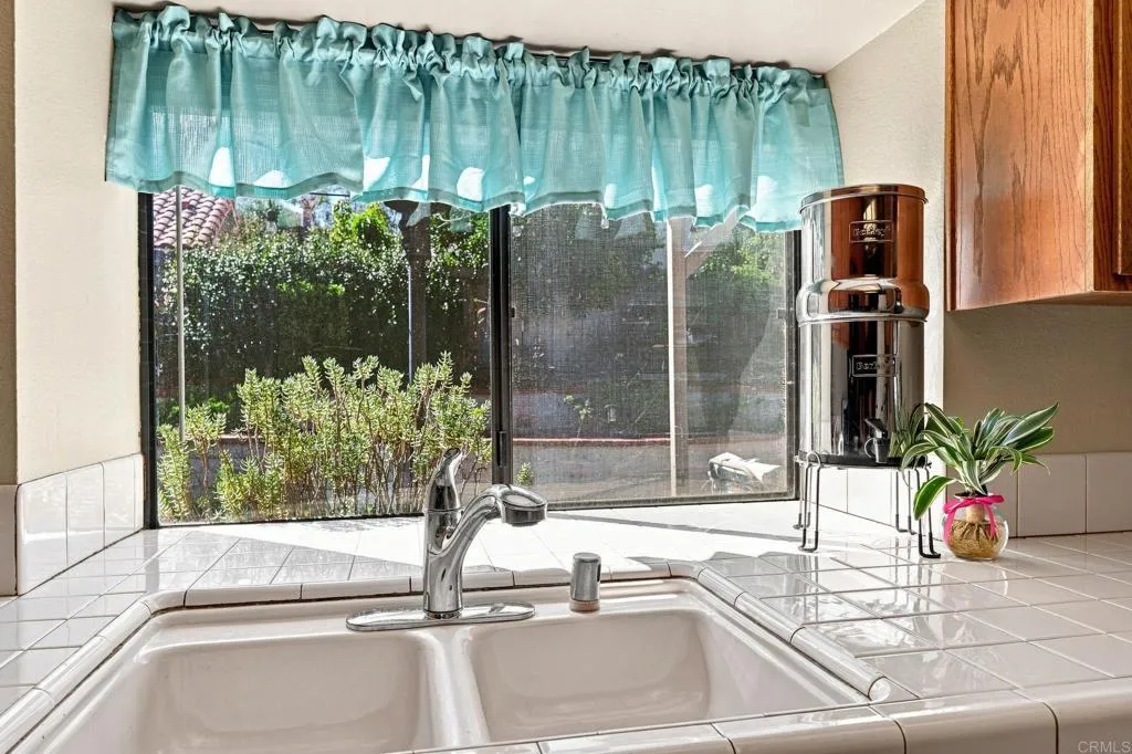 https://cdn.realtyfeed.com/cdn/127/307061070/98a3288c4fa2a8820360c7a4ba96cbf9.webp