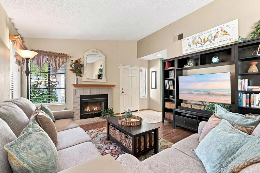 https://cdn.realtyfeed.com/cdn/127/307061070/aa03d91e1d5b6959643f43ab8cea4be4.webp