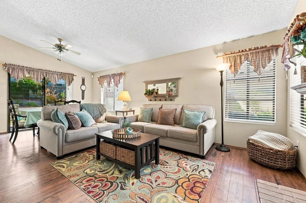 https://cdn.realtyfeed.com/cdn/127/307061070/dfe308c60e7f4244fcd352cf1c137b96.webp