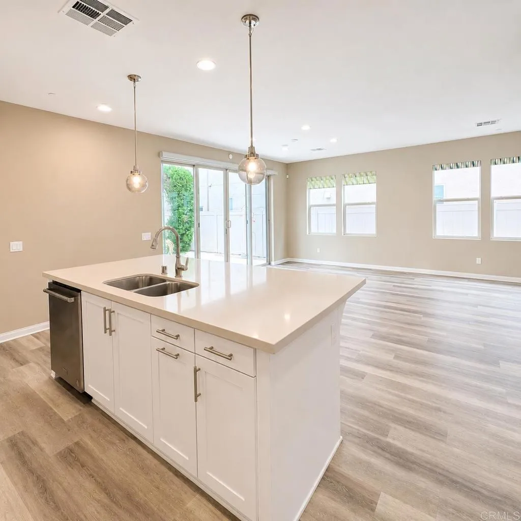 https://cdn.realtyfeed.com/cdn/127/307061073/8f150b44758db9181a98ac73c4ca46db.webp