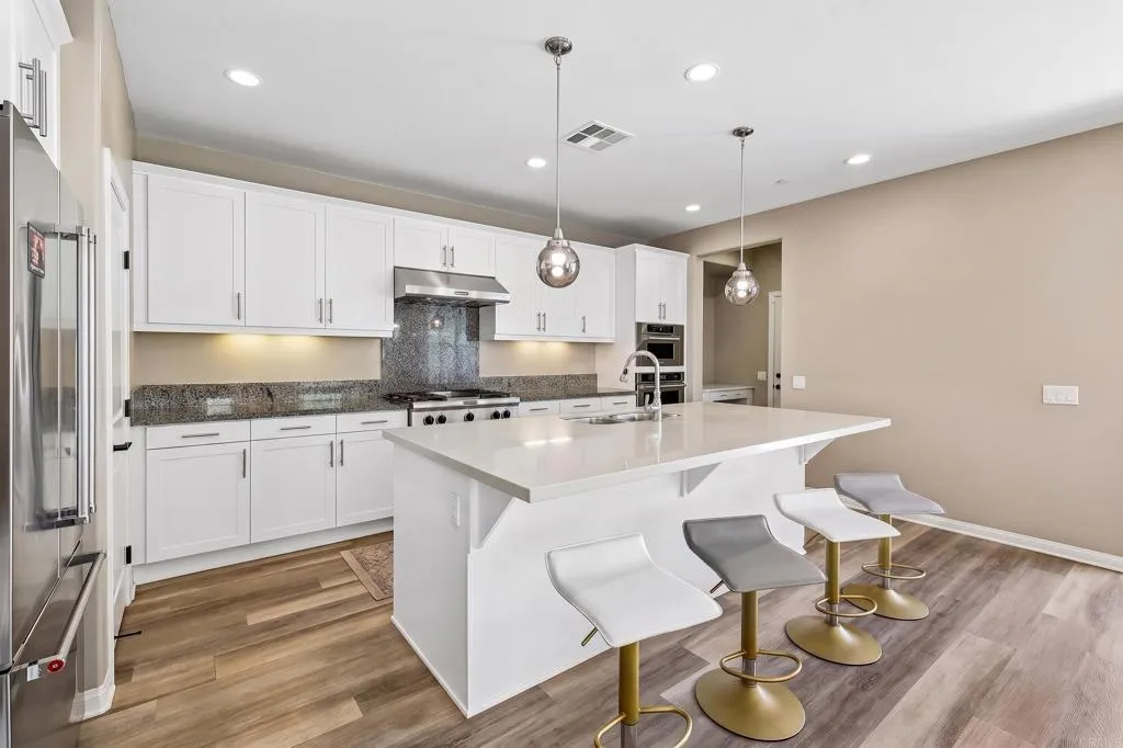 https://cdn.realtyfeed.com/cdn/127/307061073/9db8d274b48234f11957b65d2db826f4.webp