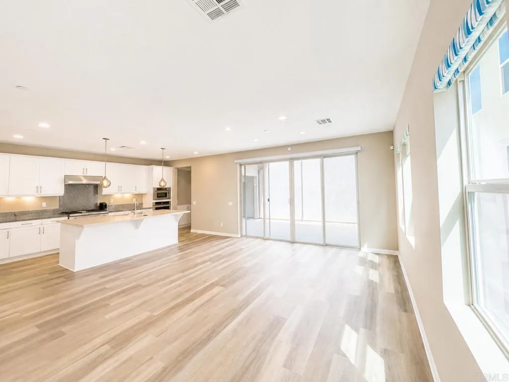 https://cdn.realtyfeed.com/cdn/127/307061073/e0bc4834be3271b0dfbde9ac58aabe04.webp