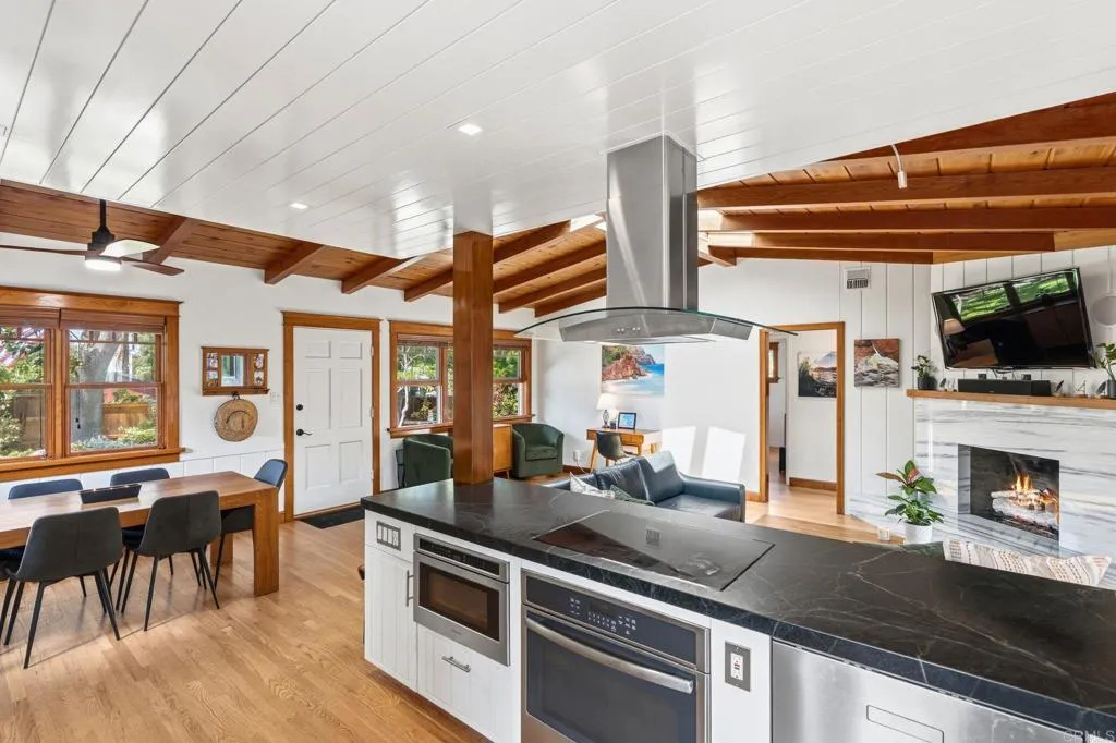 https://cdn.realtyfeed.com/cdn/127/307061158/411e9c31703b4d7e6143dadeff54cce5.webp