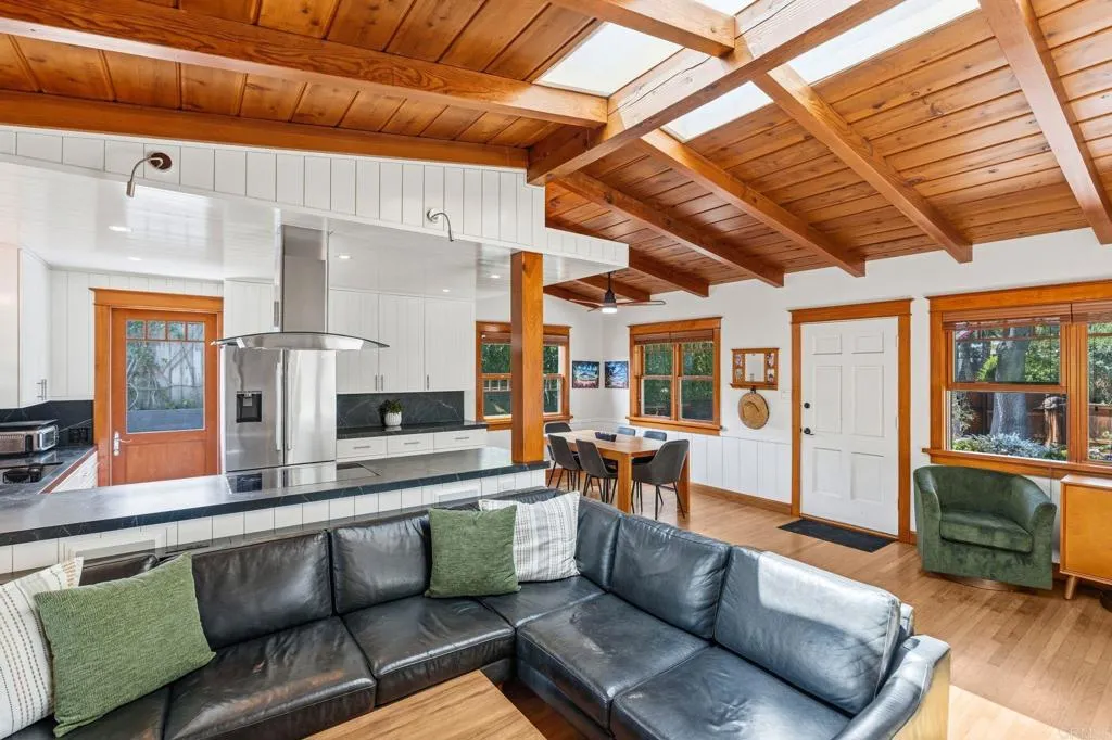 https://cdn.realtyfeed.com/cdn/127/307061158/8edad10336ebfda0b7d277d0e812d6ff.webp