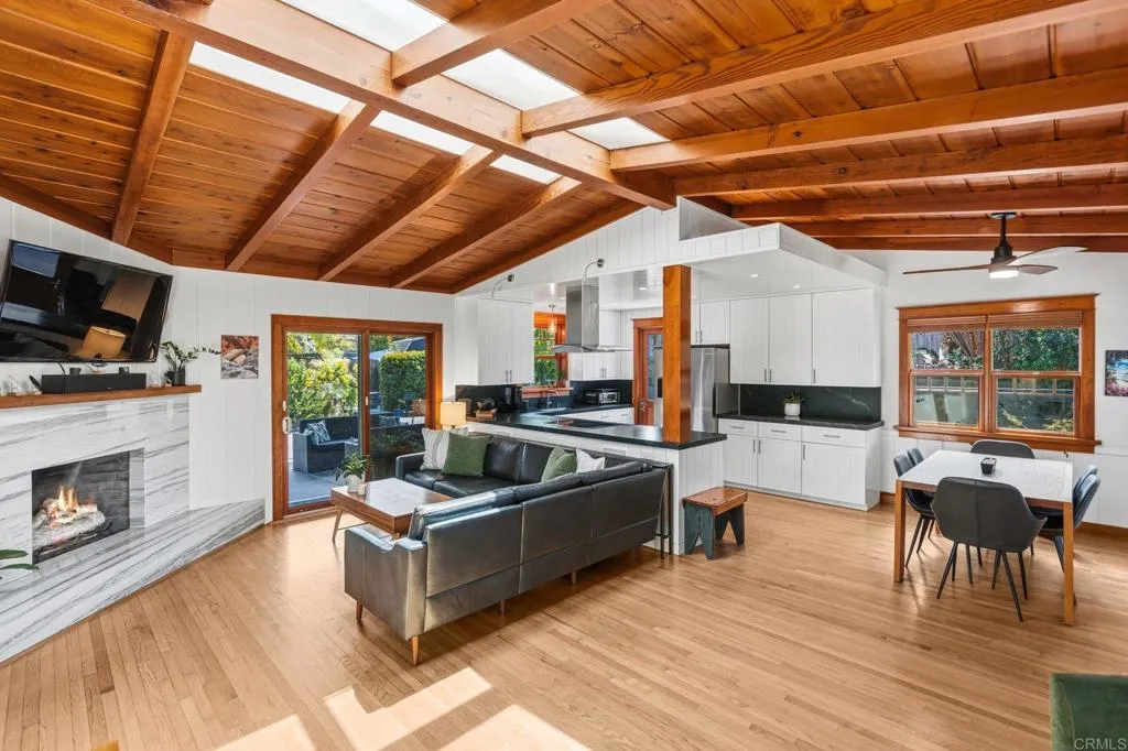 https://cdn.realtyfeed.com/cdn/127/307061158/9705cfdee0d64c1e5f7870006df36a56.webp