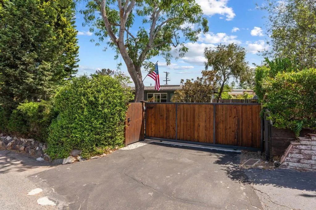 https://cdn.realtyfeed.com/cdn/127/307061158/d34a2c931e0e4c9b2fc8abf0d9d5e931.webp