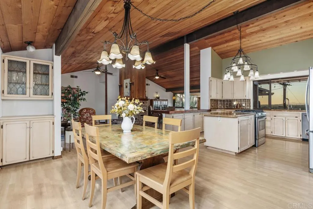https://cdn.realtyfeed.com/cdn/127/307061336/39a0d823436ad1e628d8d9499b208808.webp