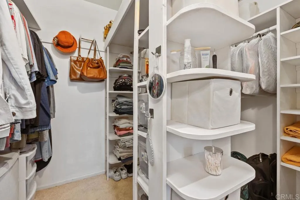 https://cdn.realtyfeed.com/cdn/127/307061336/bf186135298cb0aed59fc426855a58d4.webp