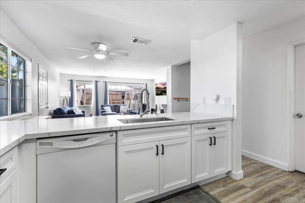 https://cdn.realtyfeed.com/cdn/127/307061554/64f302f3f9a7bb5d84705003895c597e.webp