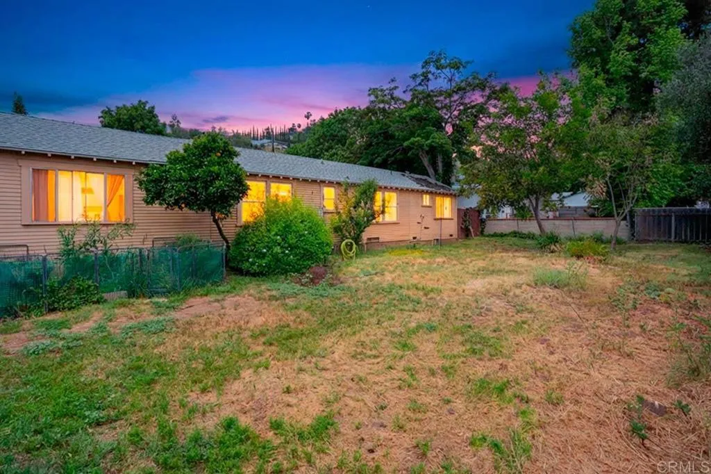 https://cdn.realtyfeed.com/cdn/127/307061581/63eb4a3b722d93f136046271955f31b1.webp