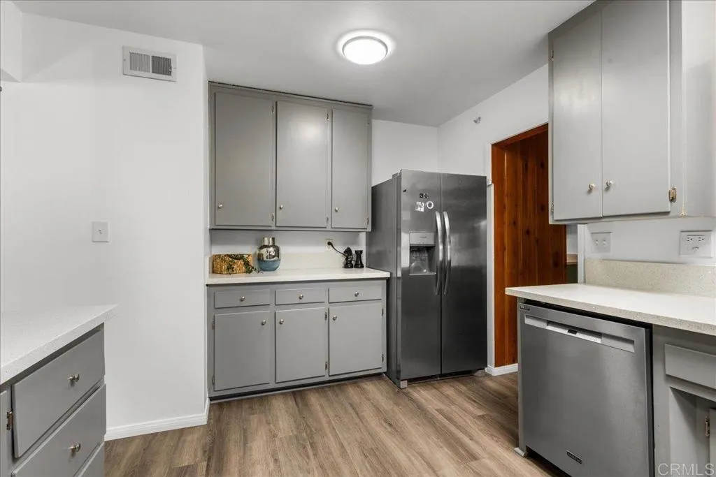 https://cdn.realtyfeed.com/cdn/127/307061581/6d798abf730fc088e638cf55054c04b8.webp