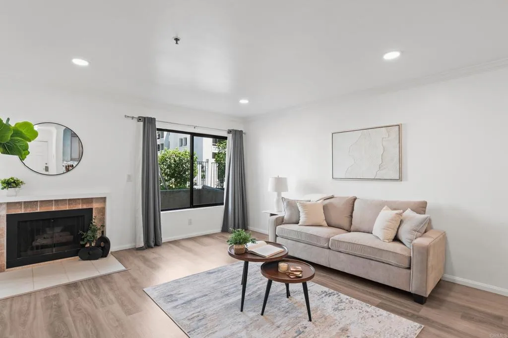 https://cdn.realtyfeed.com/cdn/127/307061611/e82443dfb57682d95885055d1f28a300.webp