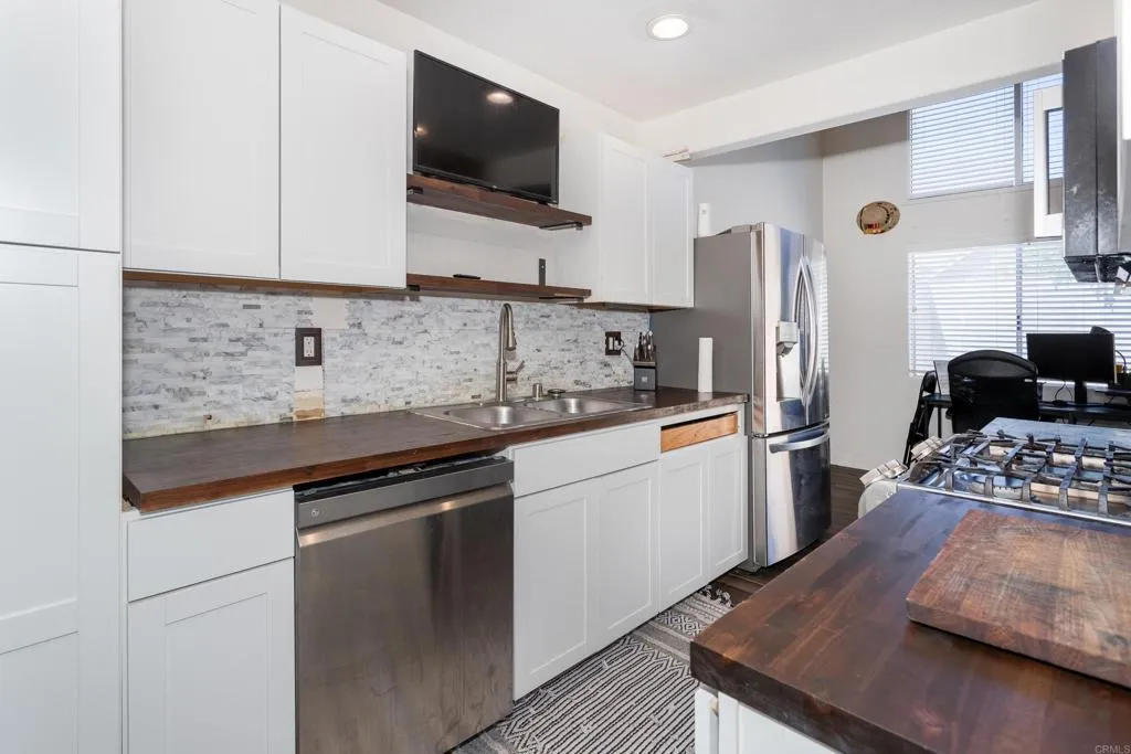 https://cdn.realtyfeed.com/cdn/127/307061663/17b154c3de5b9a9288f241350aeadfca.webp