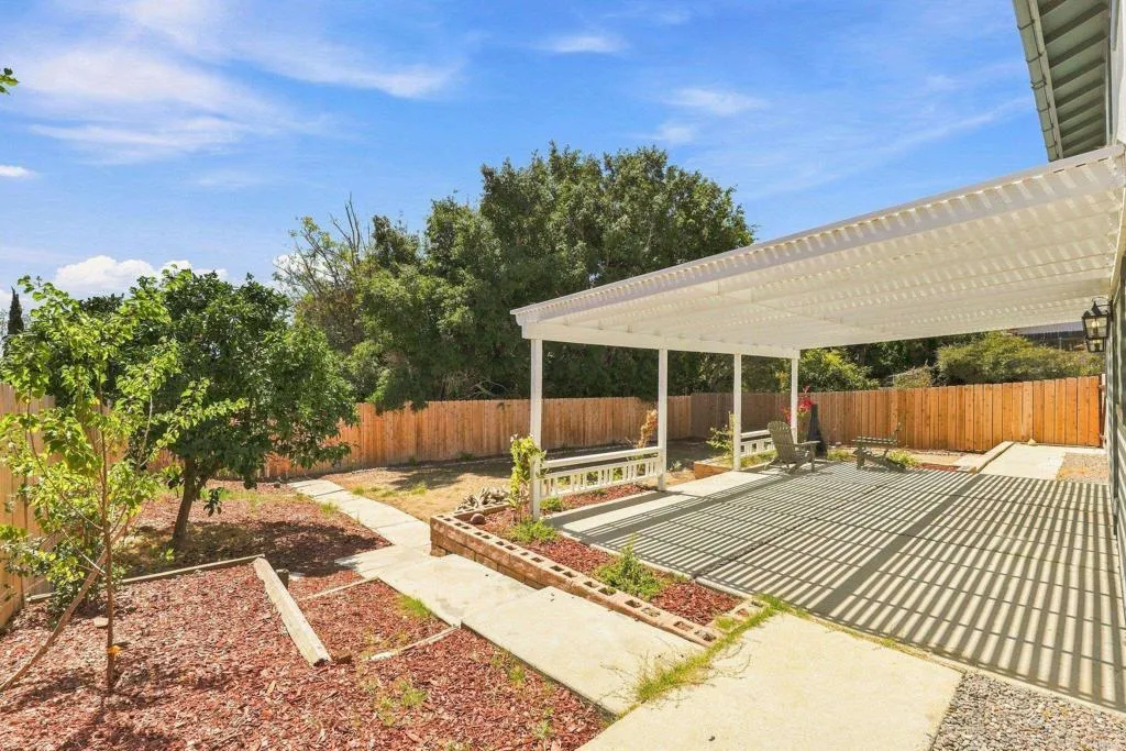 https://cdn.realtyfeed.com/cdn/127/307061740/6e16e6e649c412c00fb573fb23480cd8.webp
