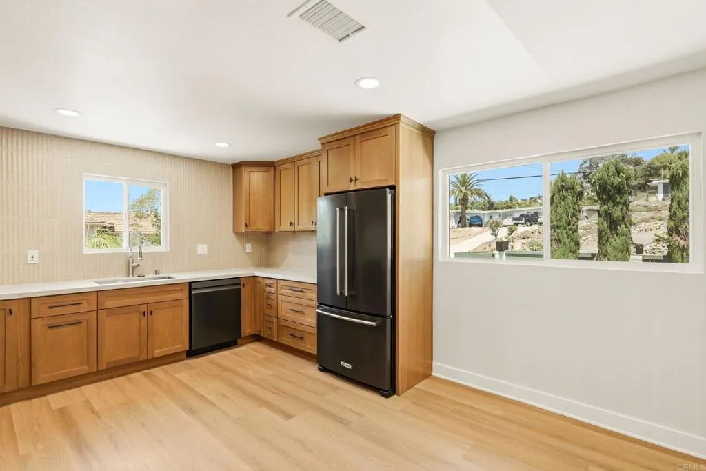 https://cdn.realtyfeed.com/cdn/127/307061740/c497cacf067428a3d4f5b65ca8abaef6.webp