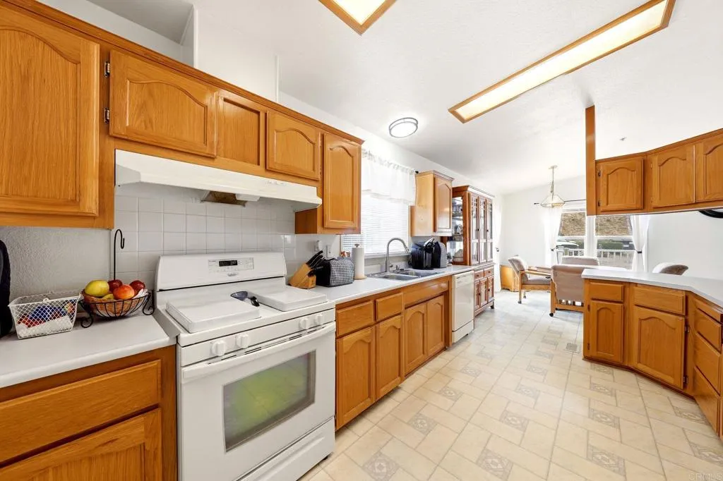 https://cdn.realtyfeed.com/cdn/127/307061864/79ca50a5edaa9299c92f9a945bf20211.webp