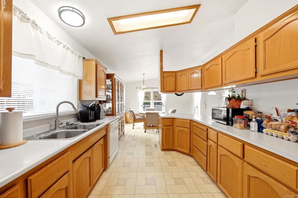 https://cdn.realtyfeed.com/cdn/127/307061864/e22151b86ca618aceb49c481095f15c1.webp