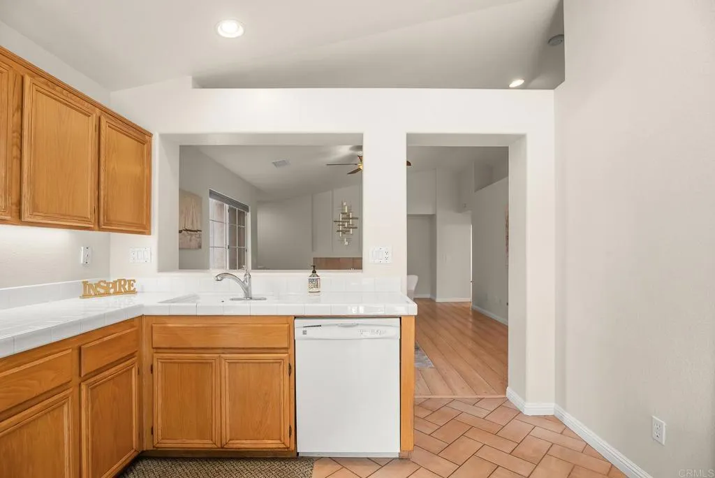 https://cdn.realtyfeed.com/cdn/127/307062003/4c9c66ad2bed19070a6a92b1e57cd5ba.webp