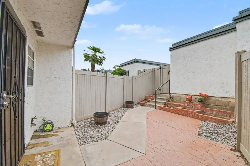 https://cdn.realtyfeed.com/cdn/127/307062018/8614cefa635bf24acebba8f10d7935b5.webp