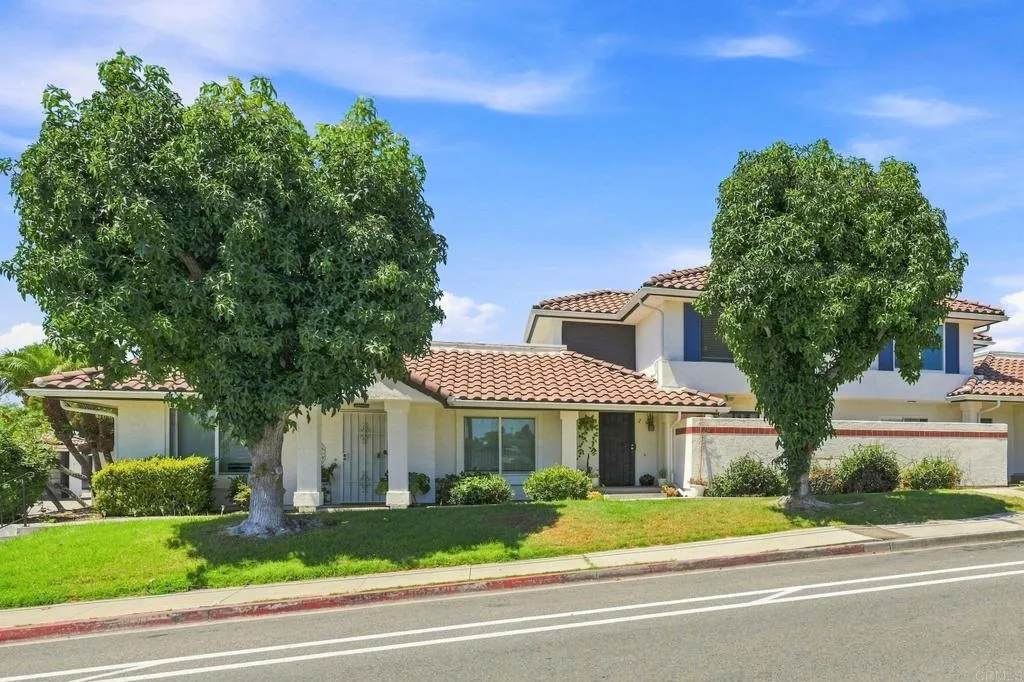 320 Grapevine Rd Unit 102, Vista, CA 92083 - Main photo, Vista, CA