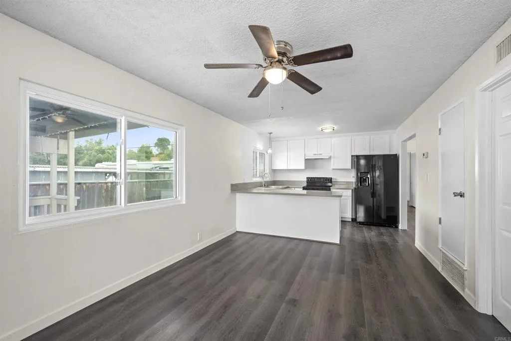 https://cdn.realtyfeed.com/cdn/127/307062279/b880020f3b89a7896efa8796c5c1c919.webp