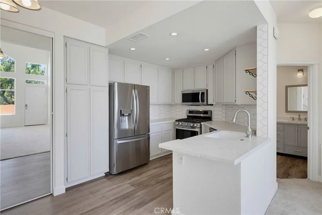 Lake Forest, CA 92610