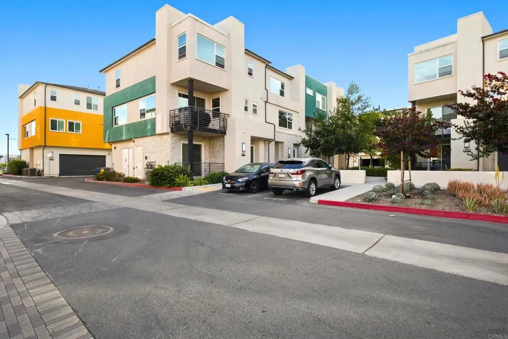 https://cdn.realtyfeed.com/cdn/127/307062382/2d1d395060f308abbc2ce9ea1abda18d.webp