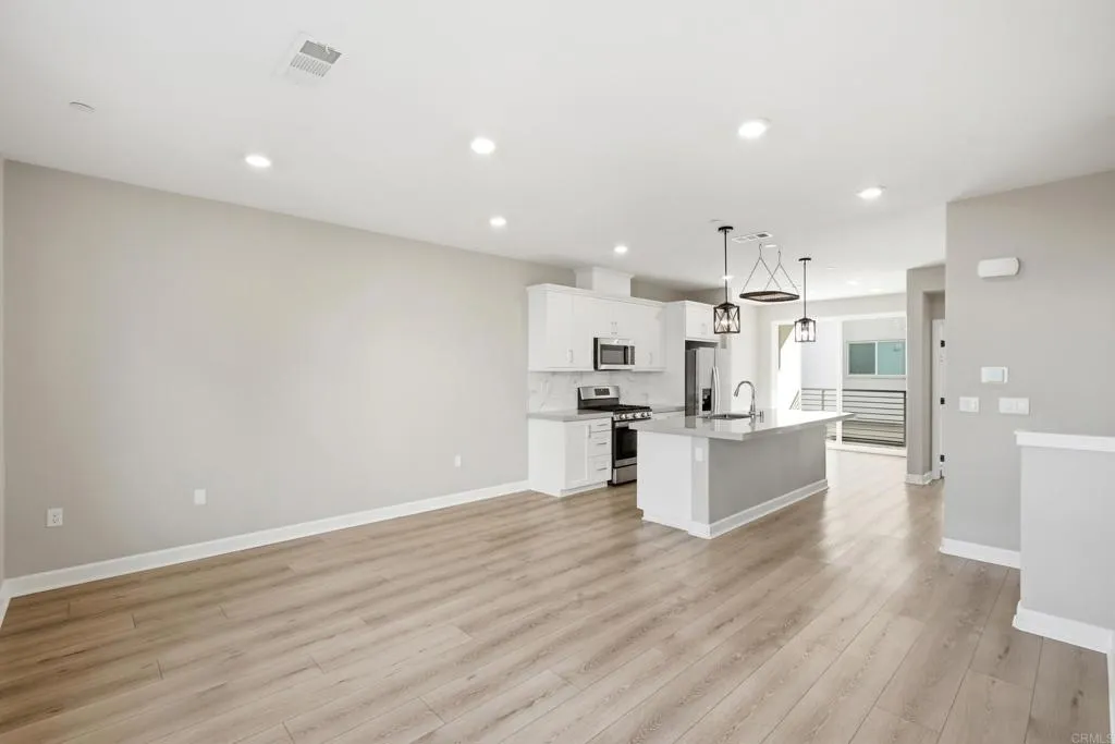 https://cdn.realtyfeed.com/cdn/127/307062382/d0ab2039047e7e5229b04d740d81717c.webp