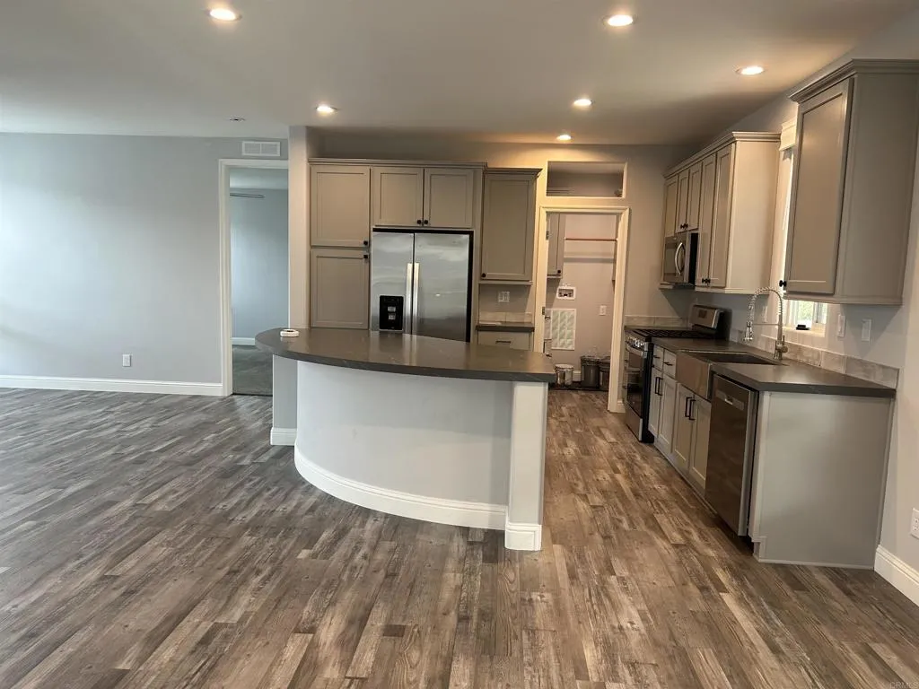 https://cdn.realtyfeed.com/cdn/127/307062435/56bf0fd9e44522610e86fa485c893882.webp