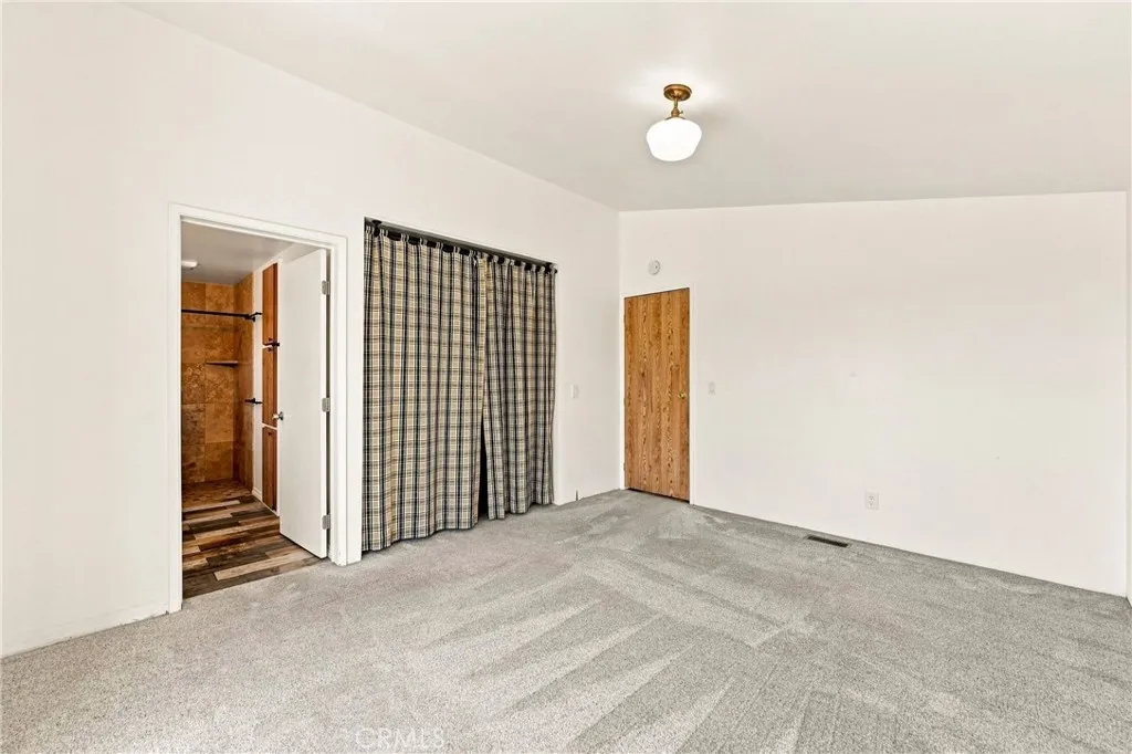 https://cdn.realtyfeed.com/cdn/127/307062560/3e4cfb716274be2b5fbcbed18dab8fd1.webp