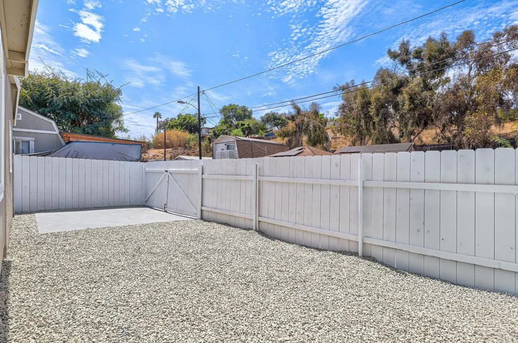 https://cdn.realtyfeed.com/cdn/127/307062606/1d81d6b94c7bc9e86cac061dbf7cbe27.webp