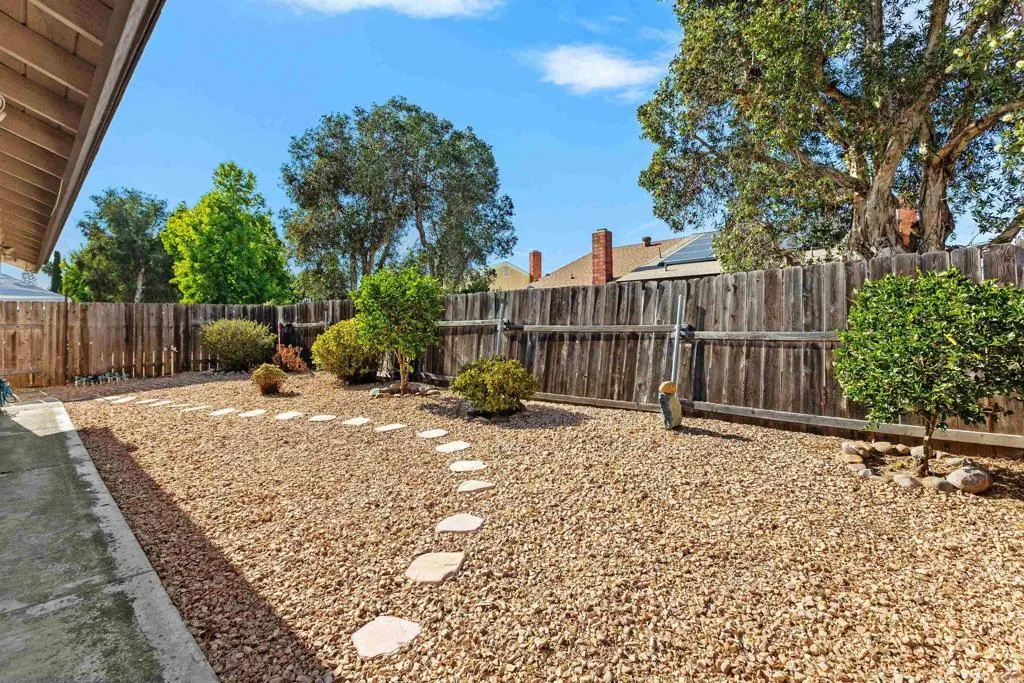 https://cdn.realtyfeed.com/cdn/127/307062609/55e03bd1ac0041fe05ed9f19e89044c4.webp