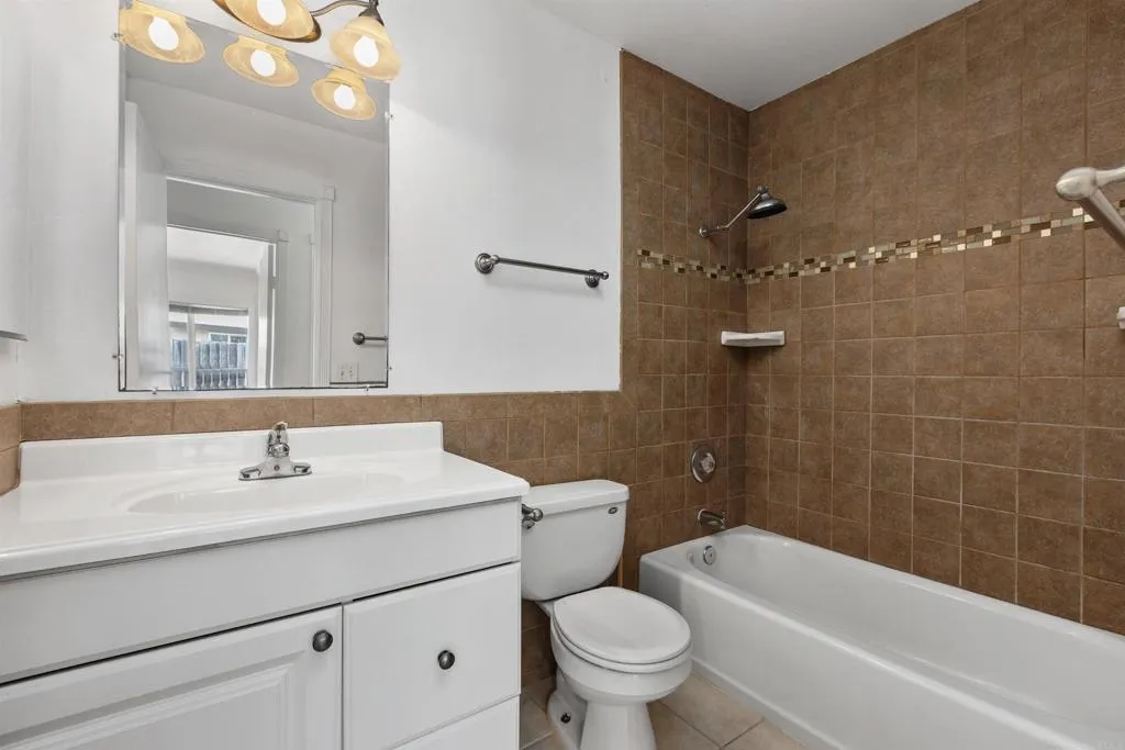 https://cdn.realtyfeed.com/cdn/127/307062609/5c98018f9e4599aa6489f74f7b26f041.webp