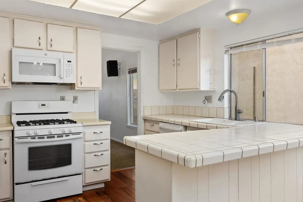 https://cdn.realtyfeed.com/cdn/127/307062609/fcd1d731f6863780799559904947a2be.webp