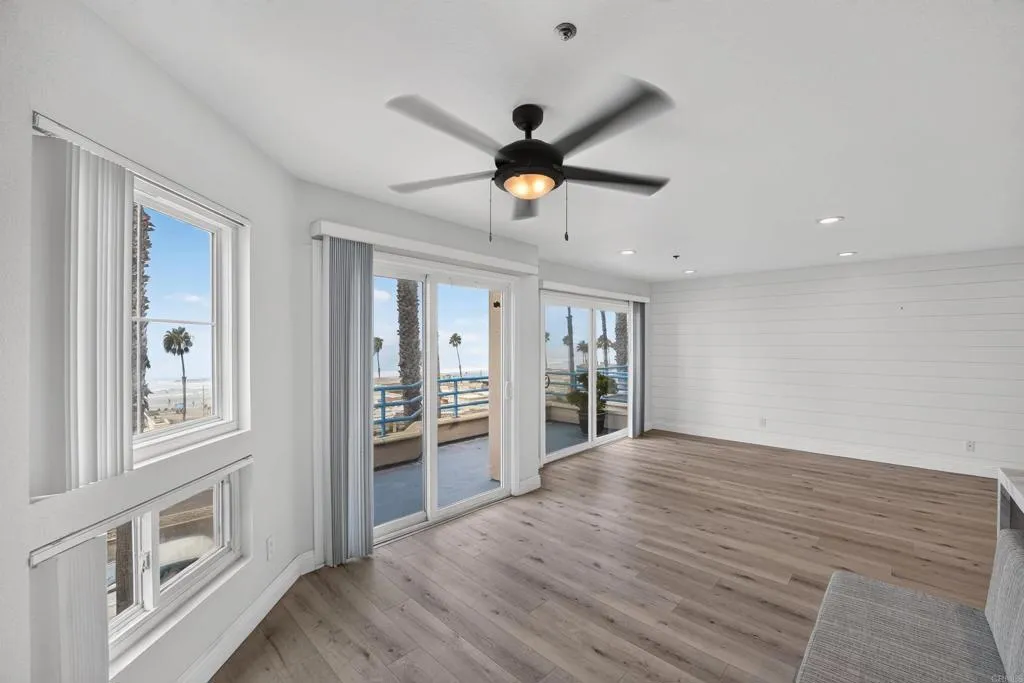 https://cdn.realtyfeed.com/cdn/127/307062647/7b5bd0ad87d7f44c065a7ab257d4ed6e.webp
