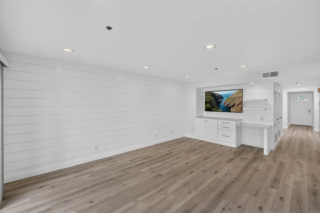 https://cdn.realtyfeed.com/cdn/127/307062647/a4ea170801f46bc387f78ca80741f53f.webp