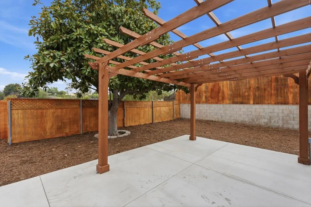 https://cdn.realtyfeed.com/cdn/127/307062681/b8475d8413300df83ebdb8dedf256f43.webp